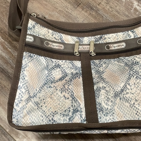 LeSportsac Deluxe Everyday Bag and matching pouch - Picture 2 of 7